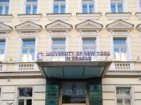 Вид на университет Нью-Йорка в Праге