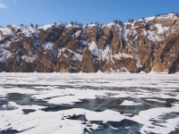Вид на Ольхон со льда Байкала